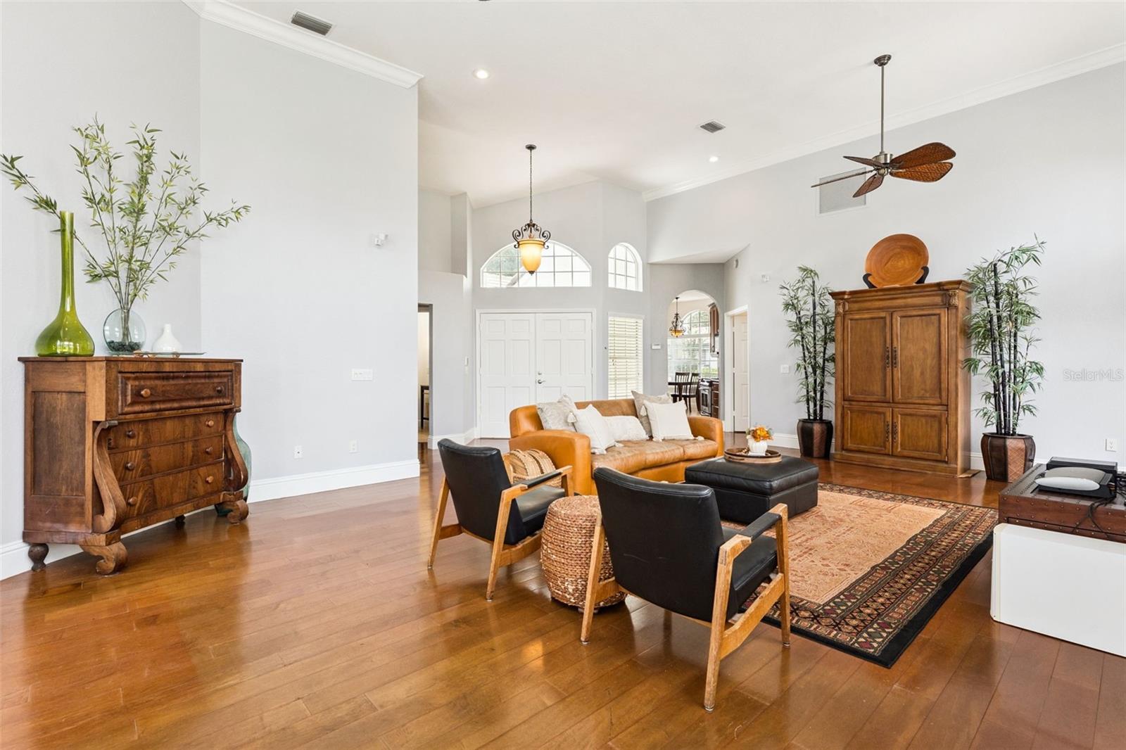 1240 GLENCREST DR — photo 12