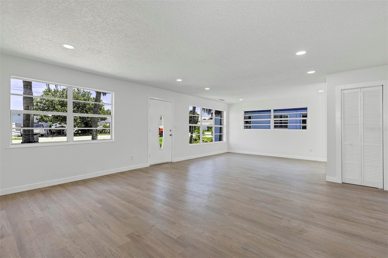 332 WILLIAMS AVE — photo 11