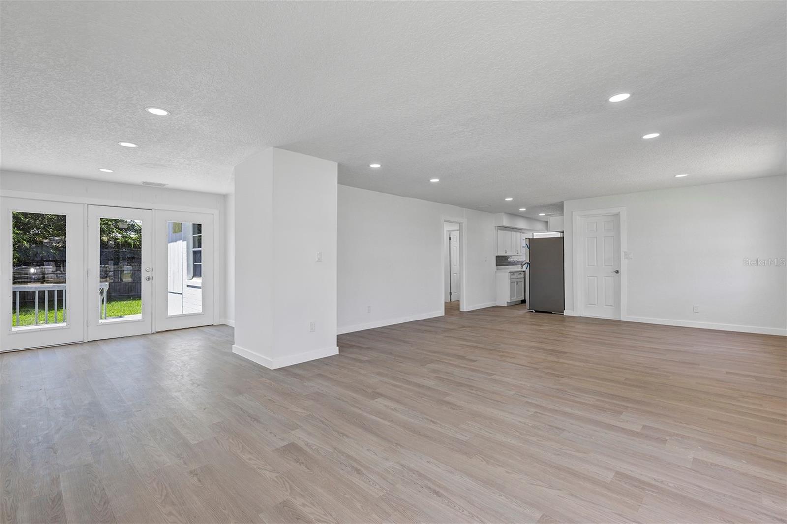 332 WILLIAMS AVE — photo 8