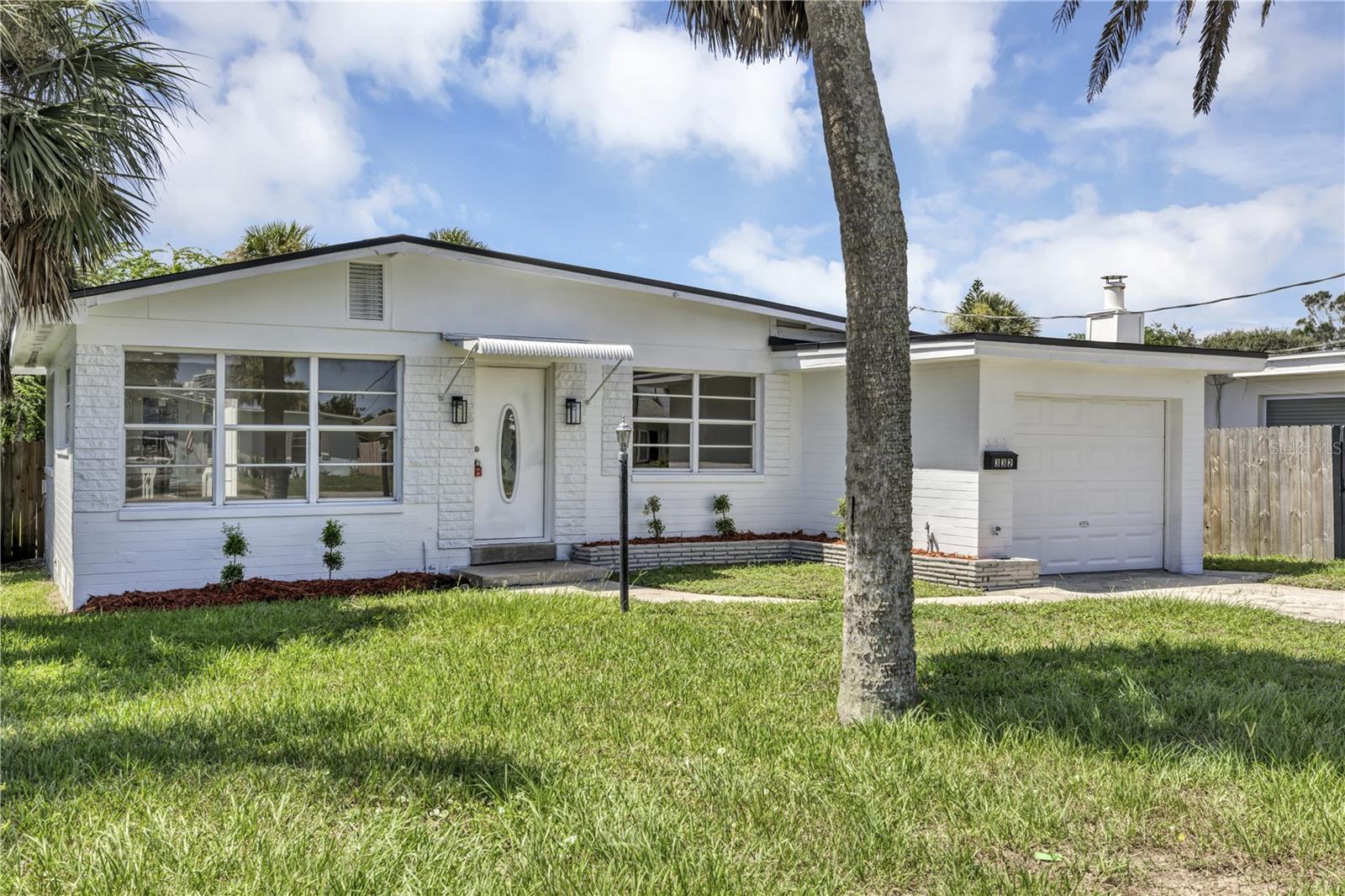 332 WILLIAMS AVE