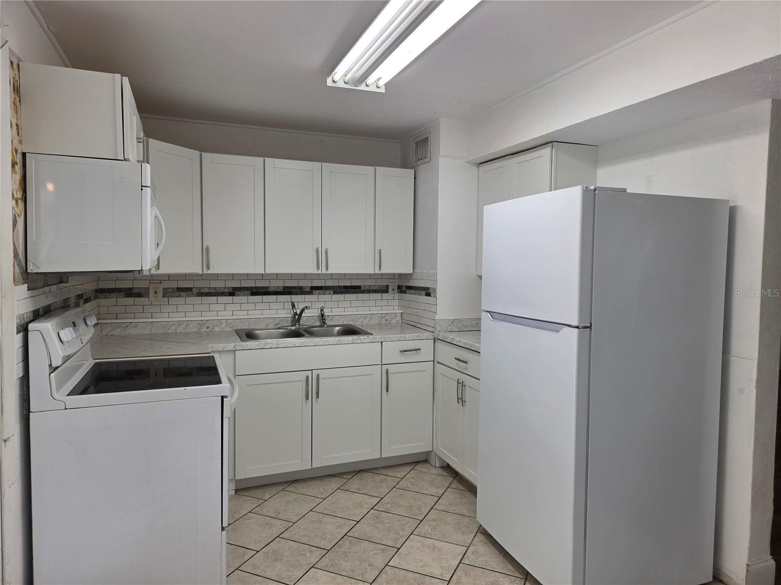 769 GREENWAY PL — photo 4