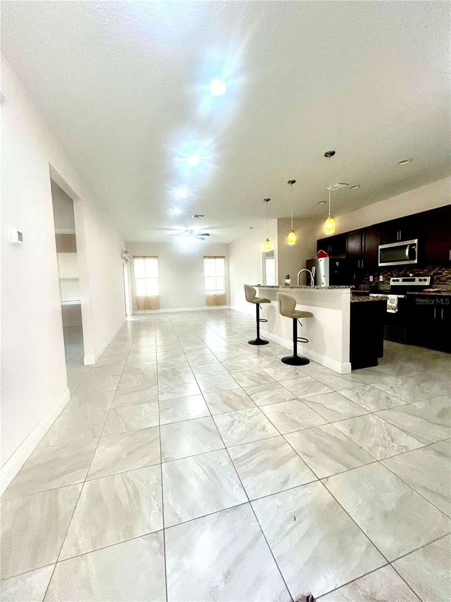 586 GERALDINE DR — photo 4