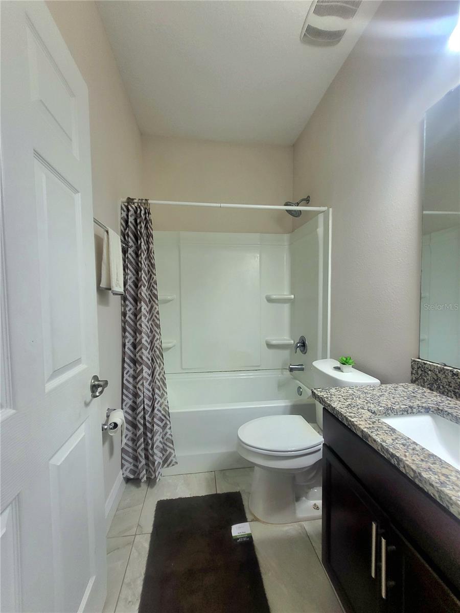 586 GERALDINE DR — photo 10