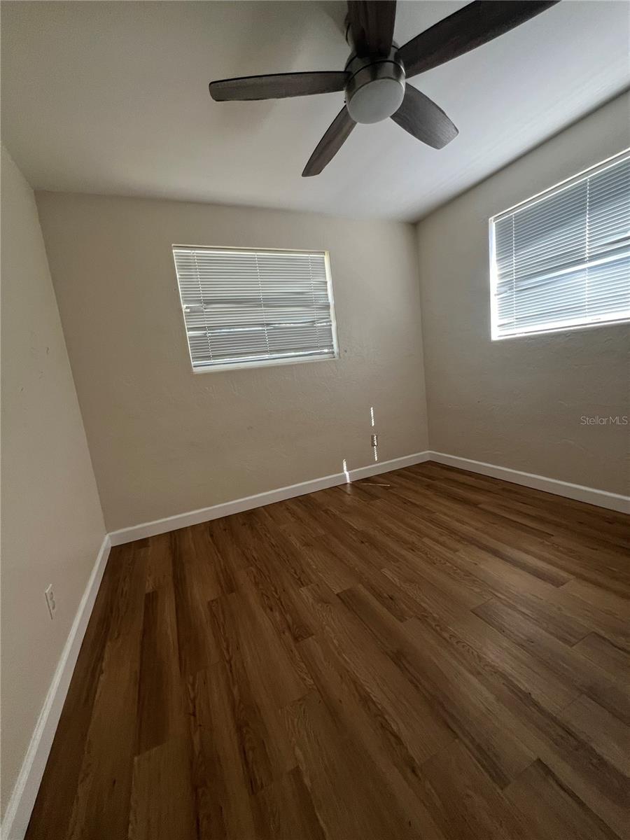 536 RUTH ST — photo 10