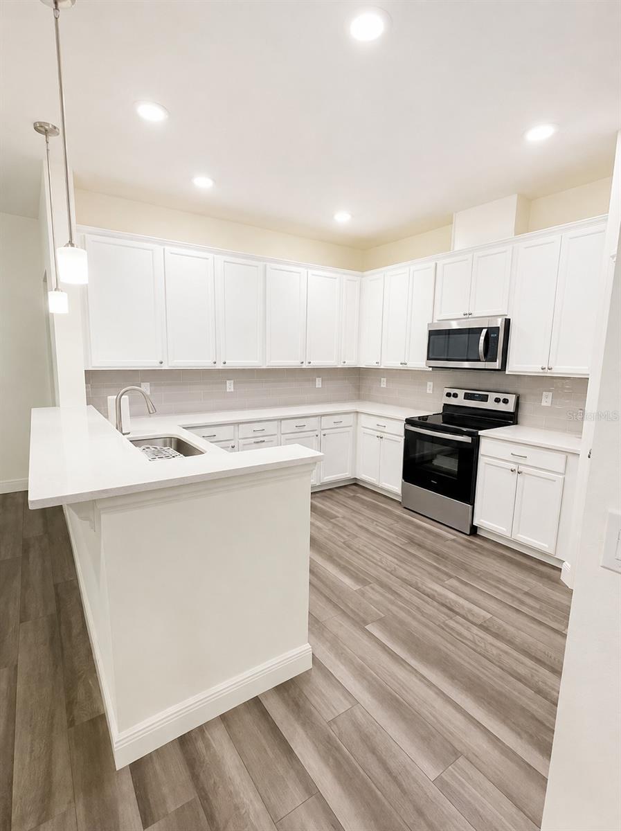 22 OAKLEAF WAY — photo 4
