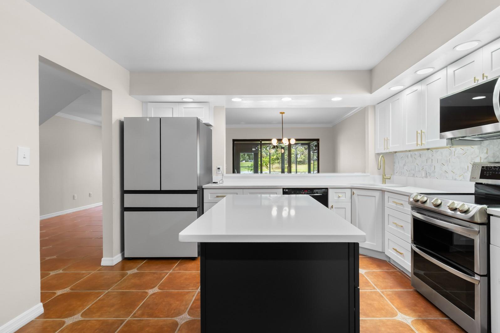 182 HERON BAY CIR — photo 11