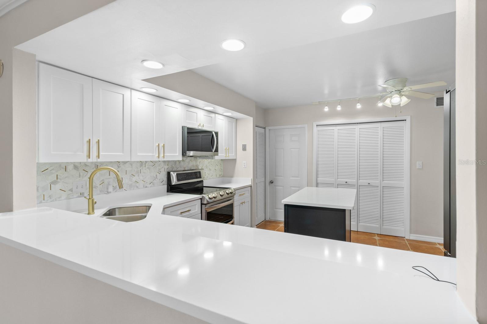 182 HERON BAY CIR — photo 12