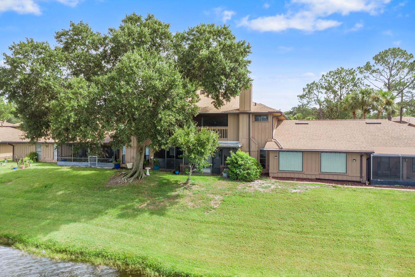 182 HERON BAY CIR — photo 3