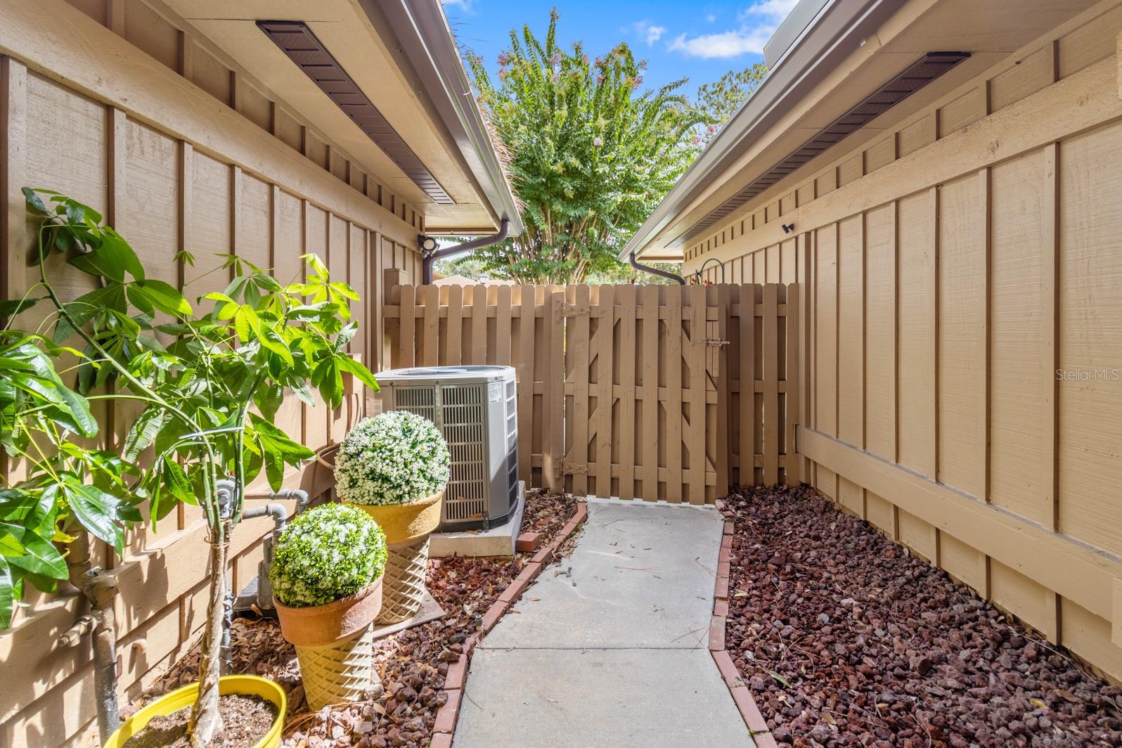182 HERON BAY CIR — photo 7