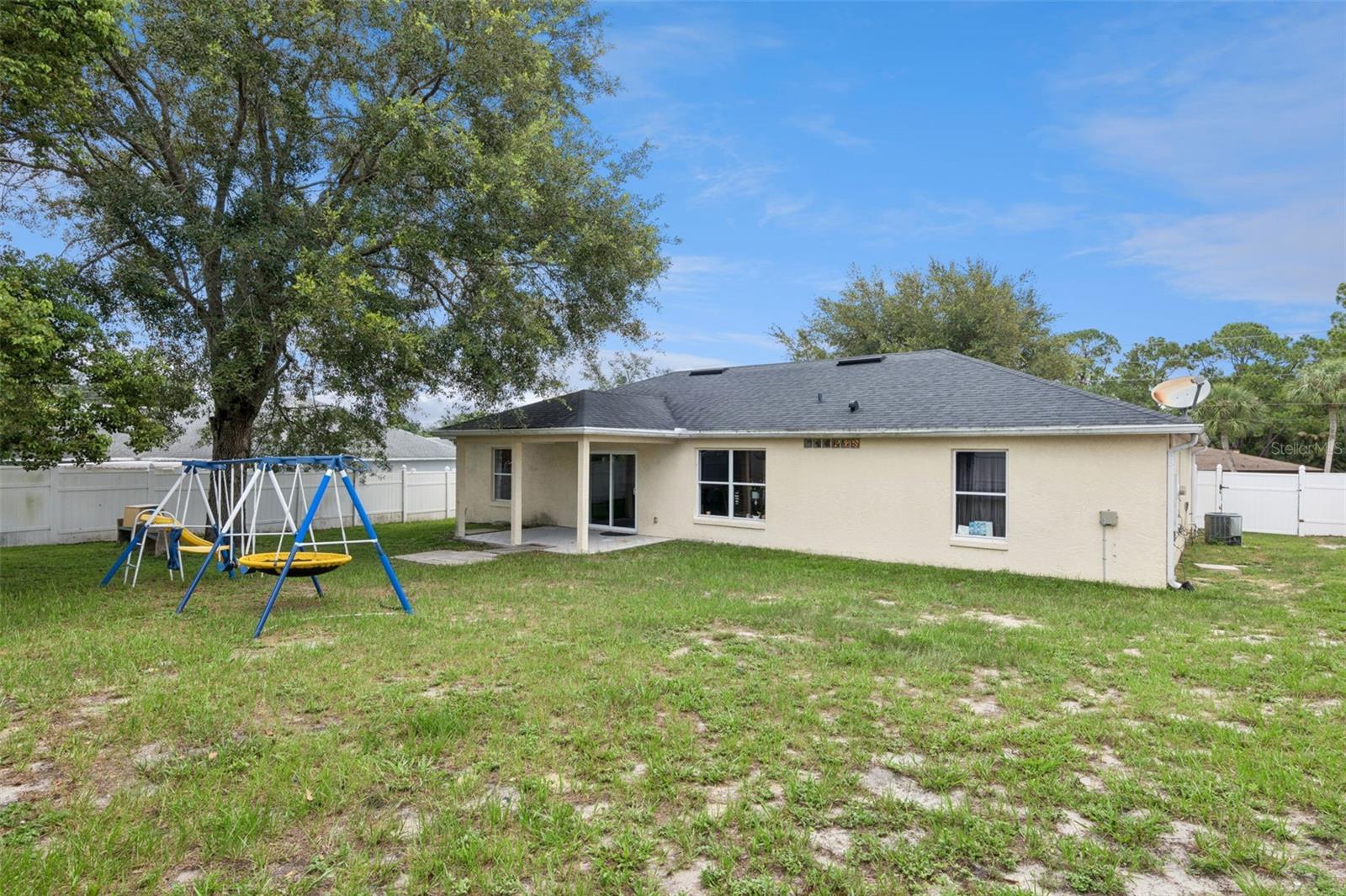 939 CLOVERLEAF BLVD — photo 3