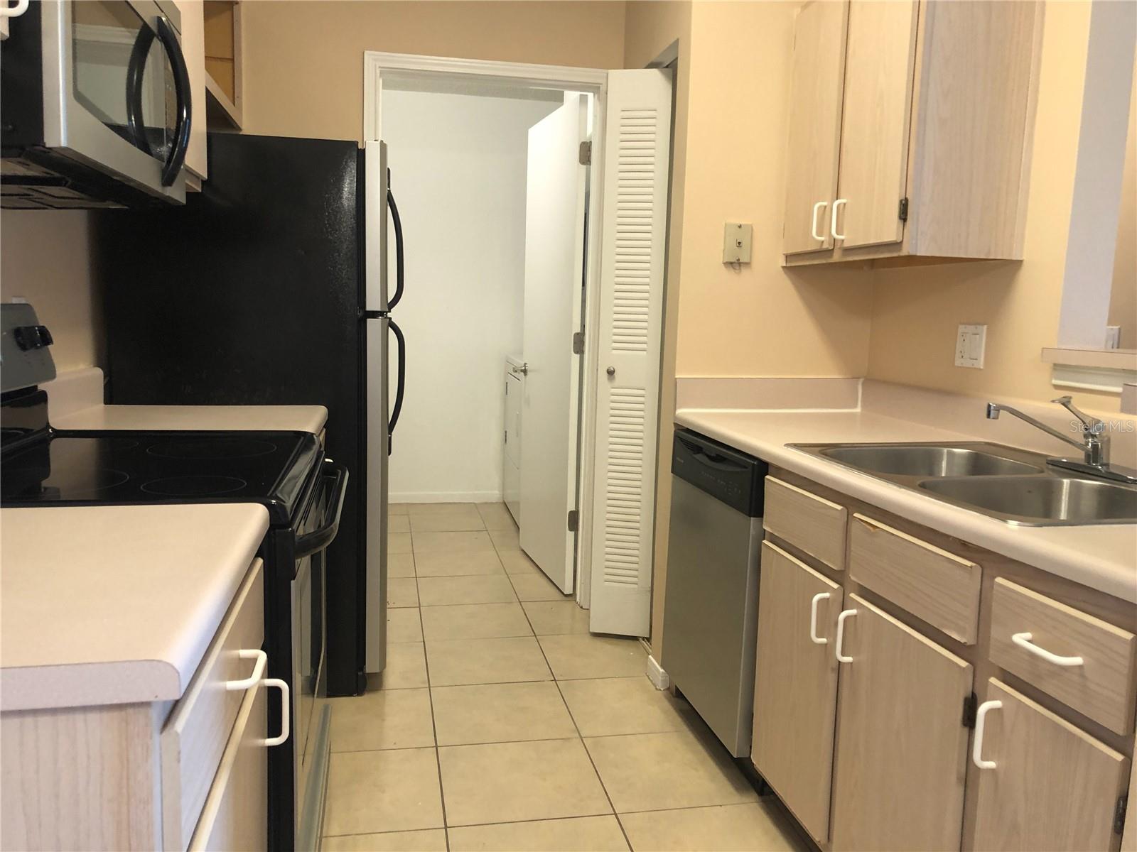 717 SECRET HARBOR LN #313 — photo 9