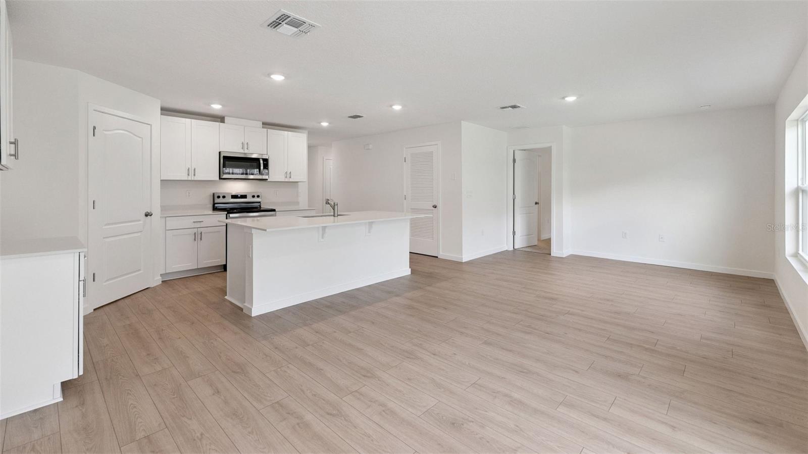 139 HEIRLOOM DR — photo 5