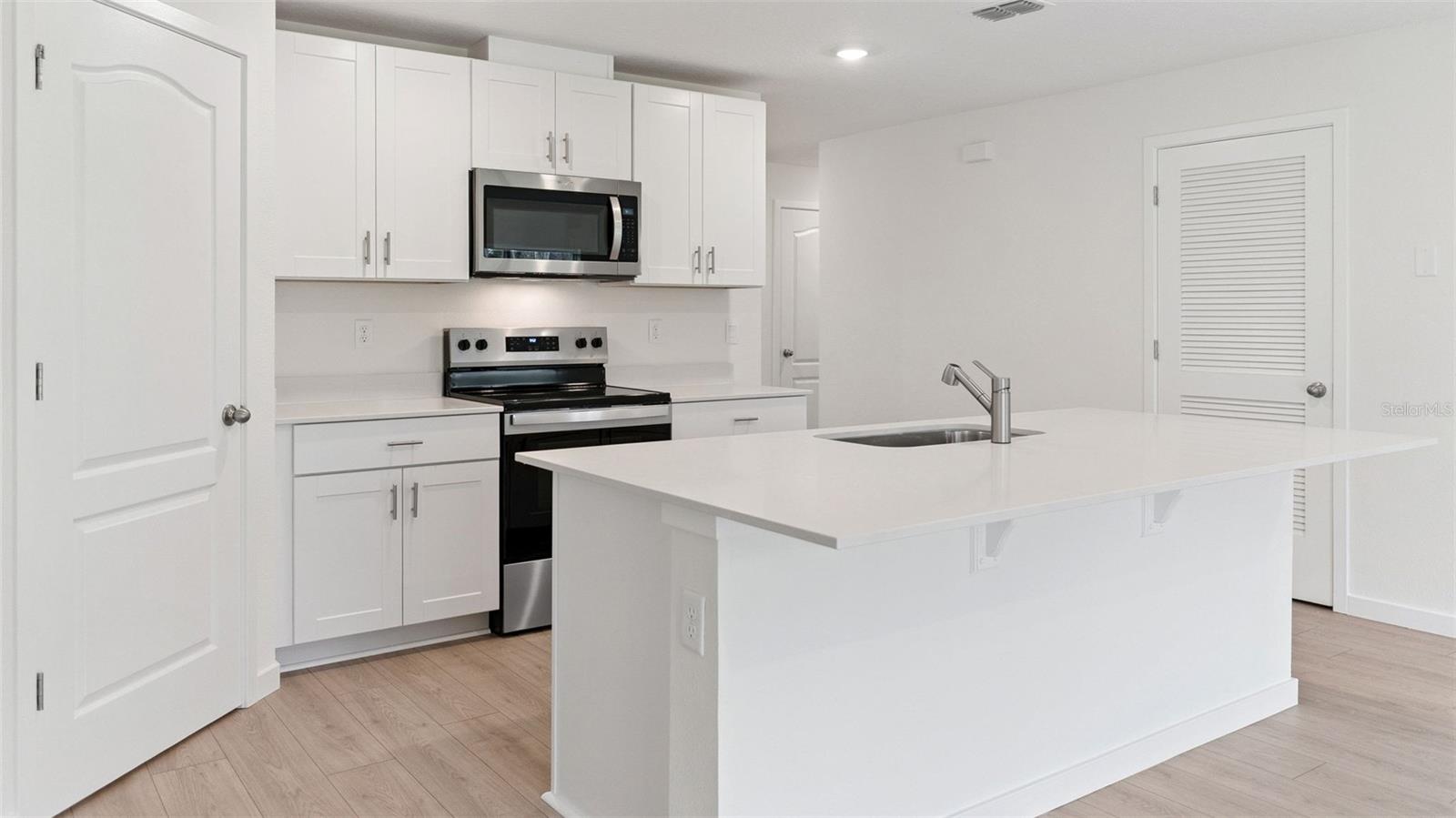 139 HEIRLOOM DR — photo 8