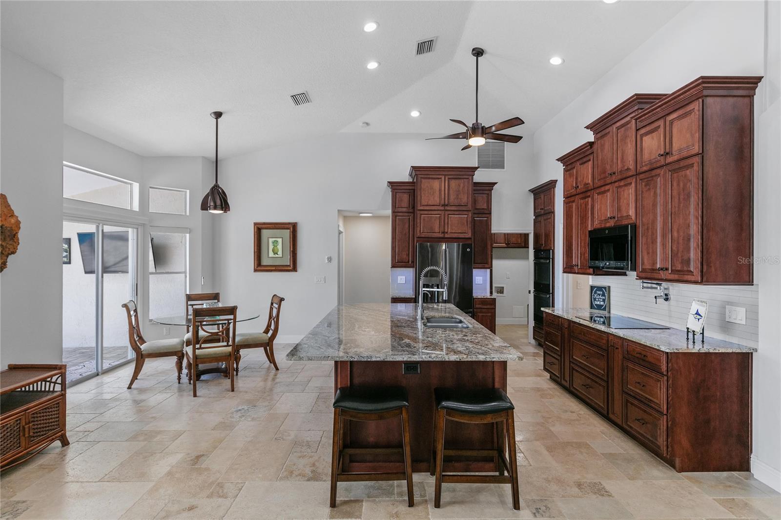655 CALEDONIA PL — photo 11