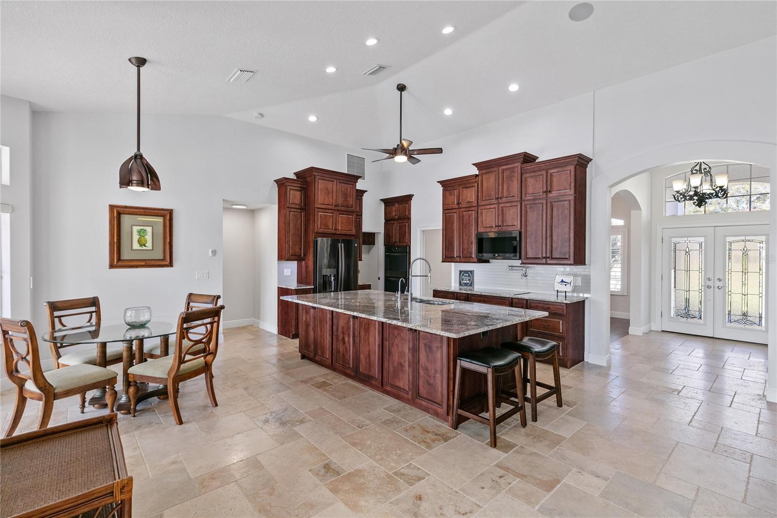 655 CALEDONIA PL — photo 10
