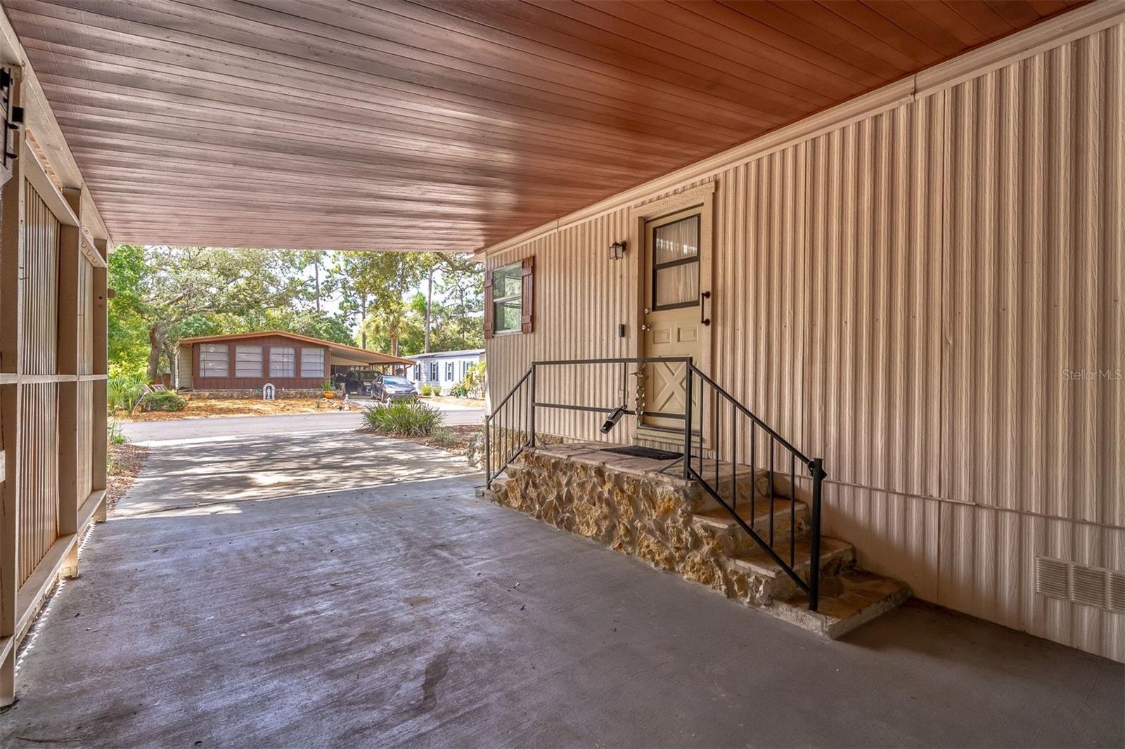 112 E PLANTATION BLVD — photo 12