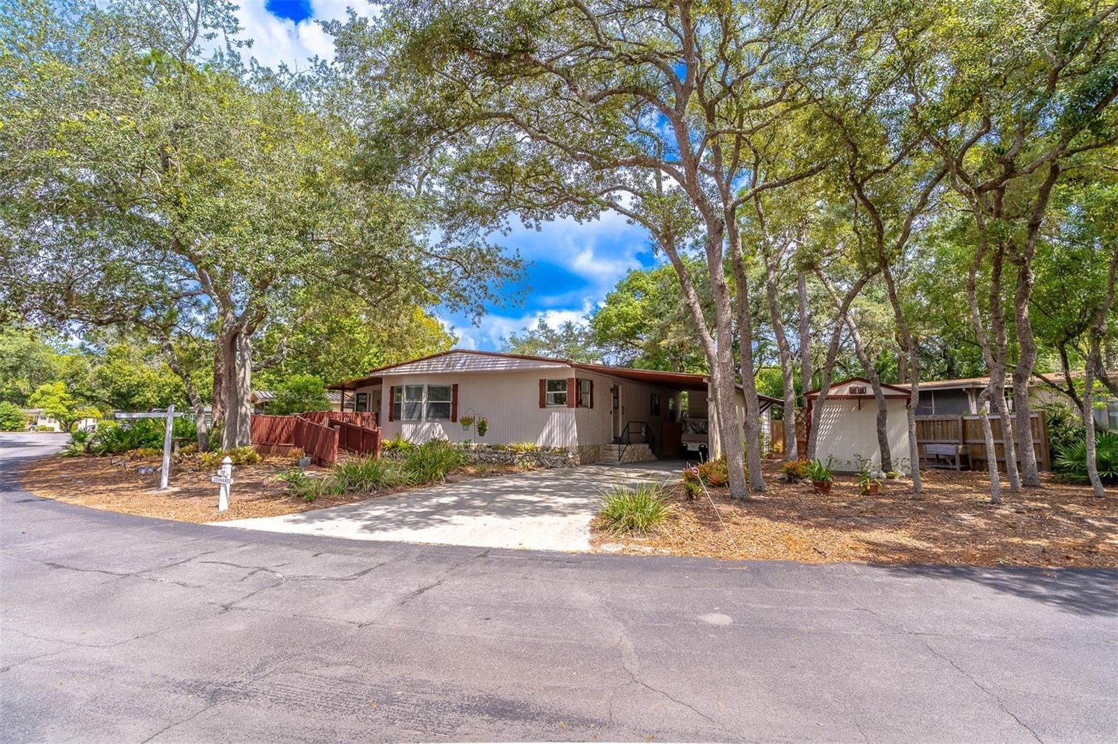 112 E PLANTATION BLVD — photo 5