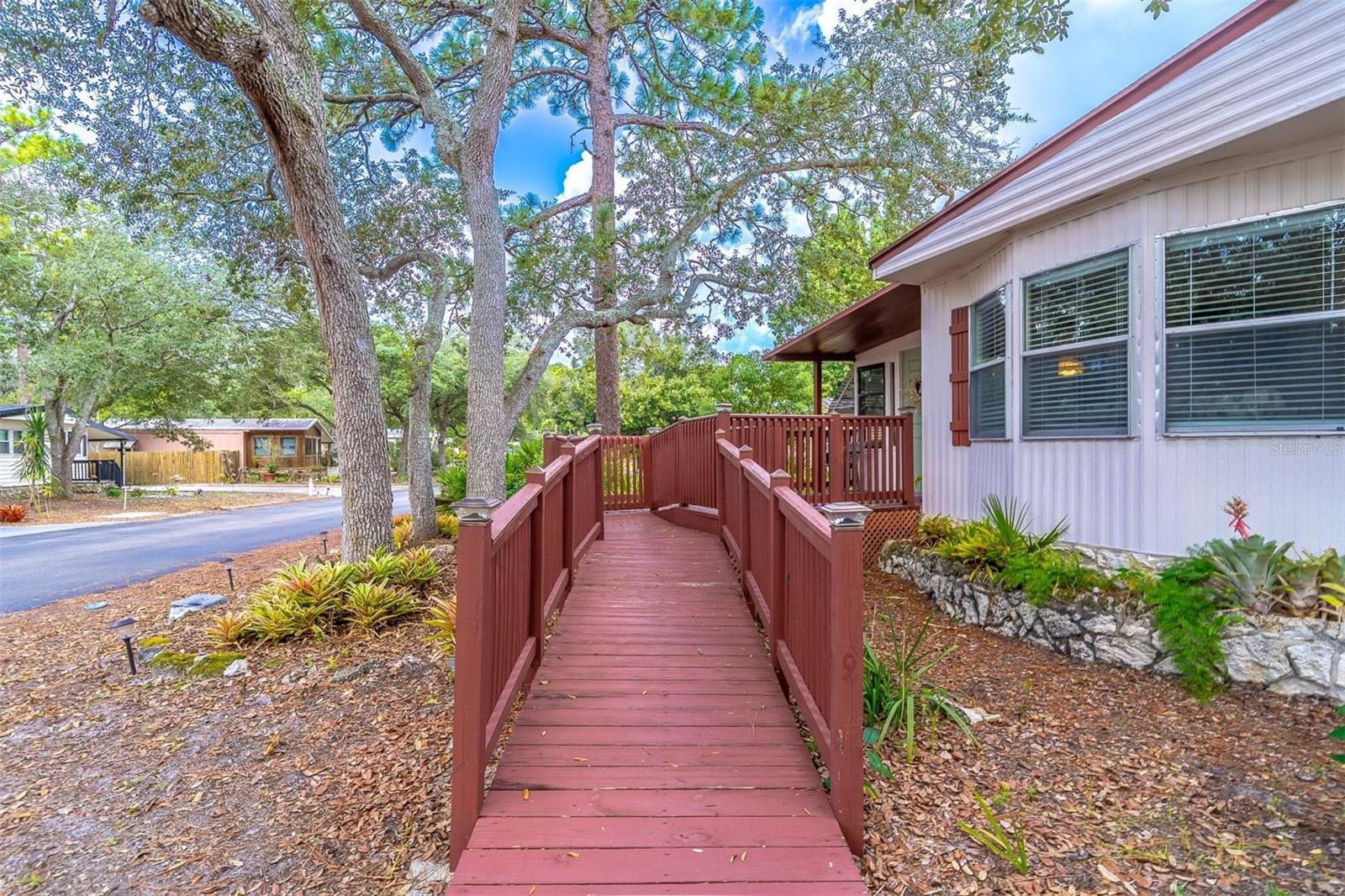 112 E PLANTATION BLVD — photo 7
