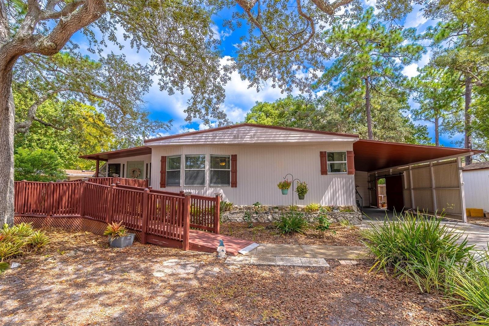 112 E PLANTATION BLVD