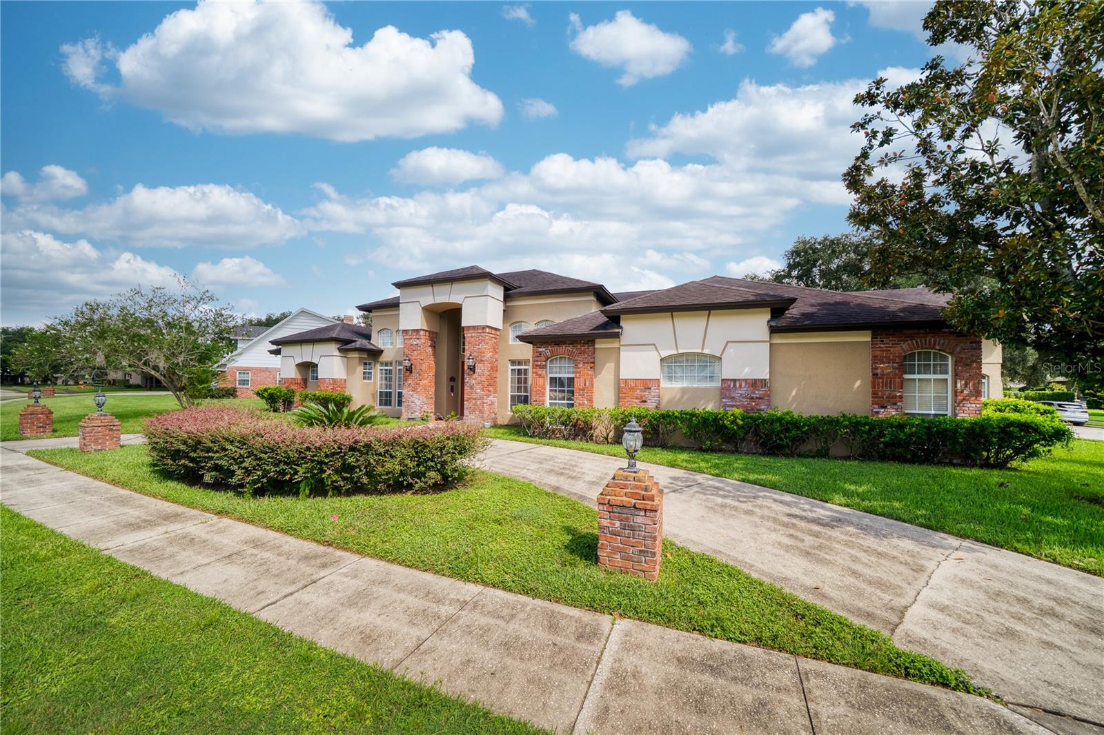 2335 FOREST CLUB DR — photo 2