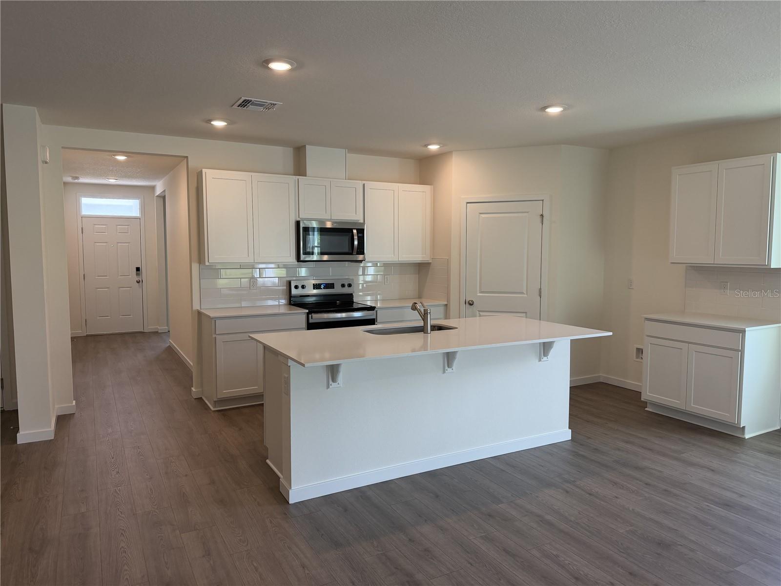1049 CHAMPION RIDGE DR — photo 2