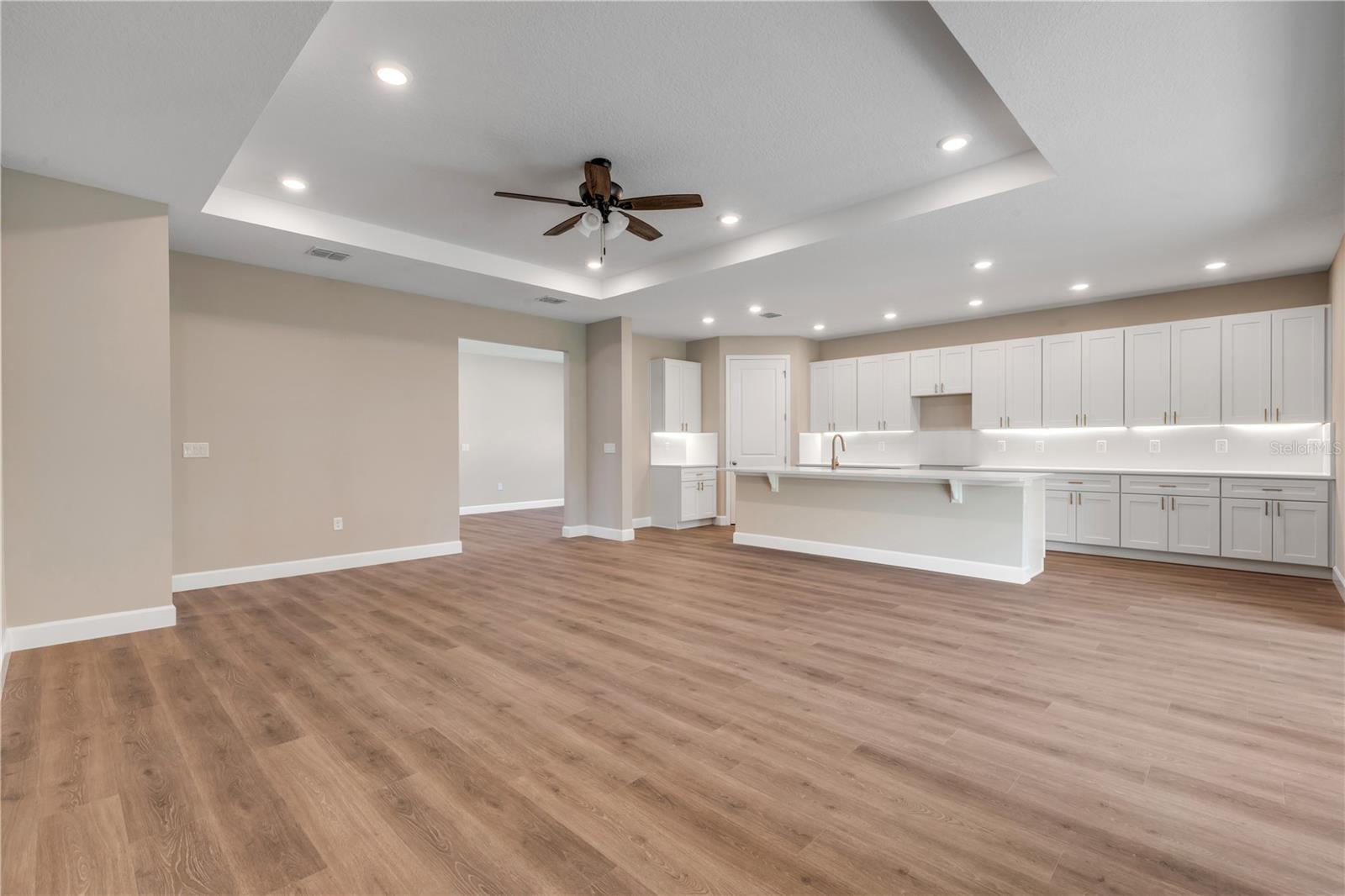 188 PERSIMMON DR — photo 12