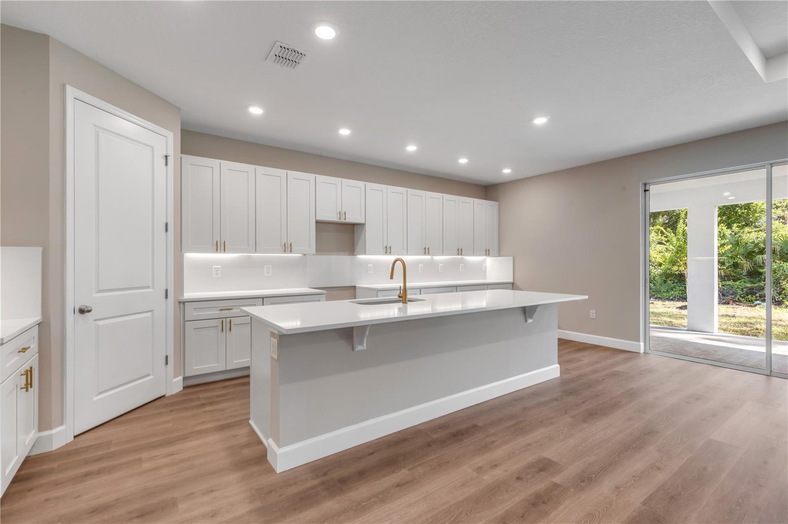 188 PERSIMMON DR — photo 6