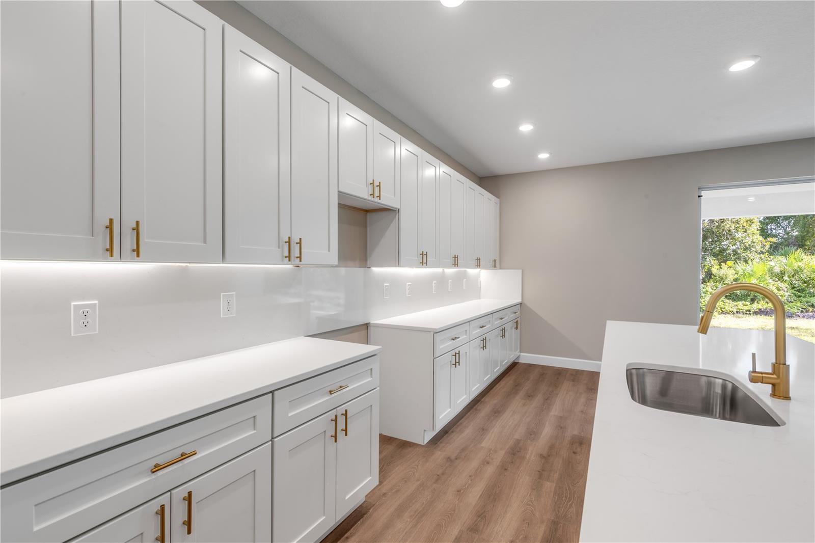 188 PERSIMMON DR — photo 7