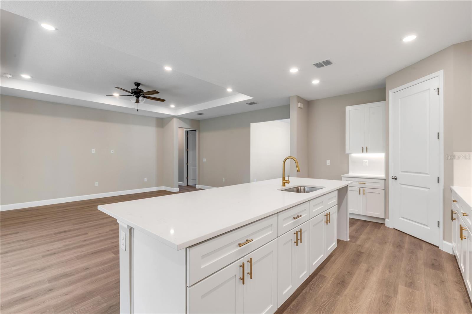 188 PERSIMMON DR — photo 10
