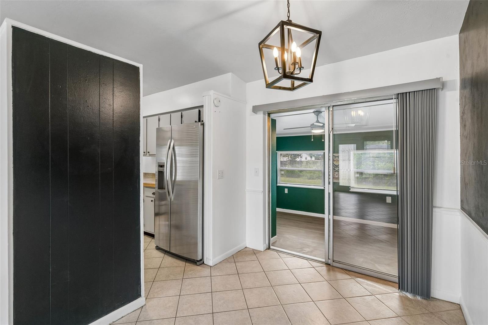572 E NORMANDY BLVD — photo 12