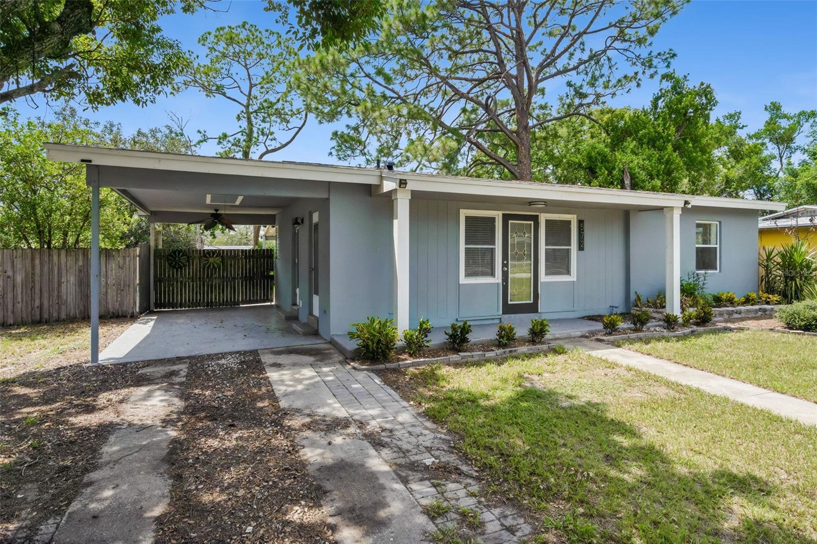 572 E NORMANDY BLVD — photo 8