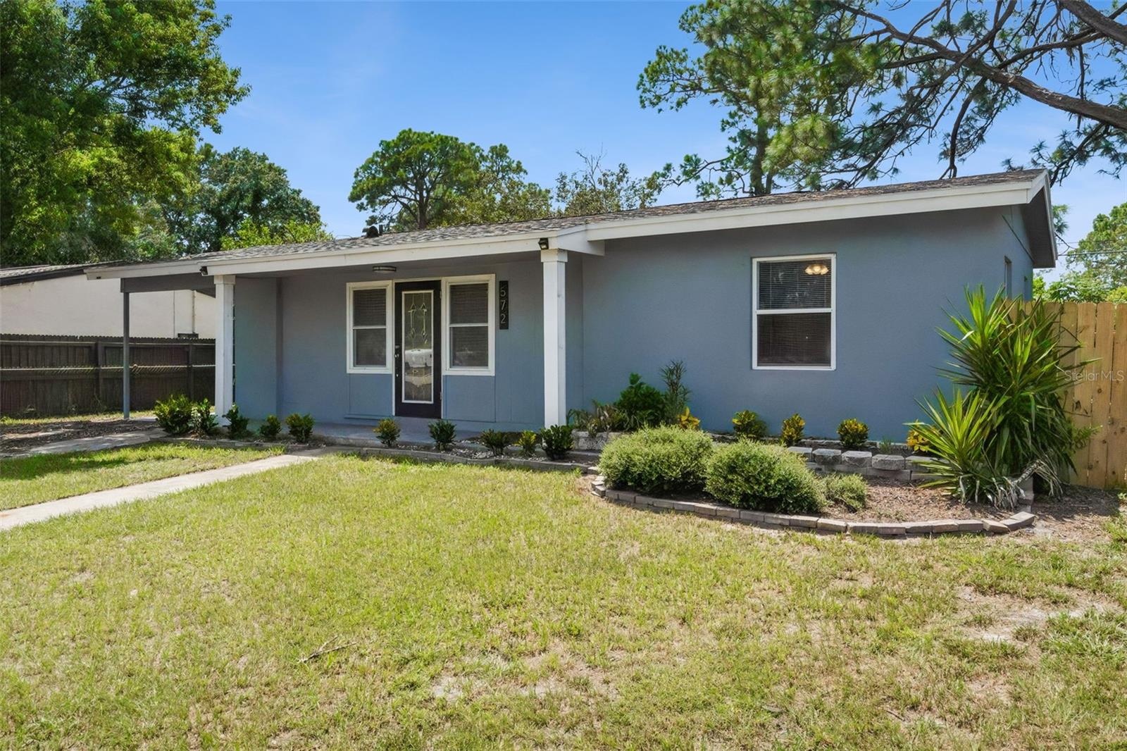 572 E NORMANDY BLVD — photo 9