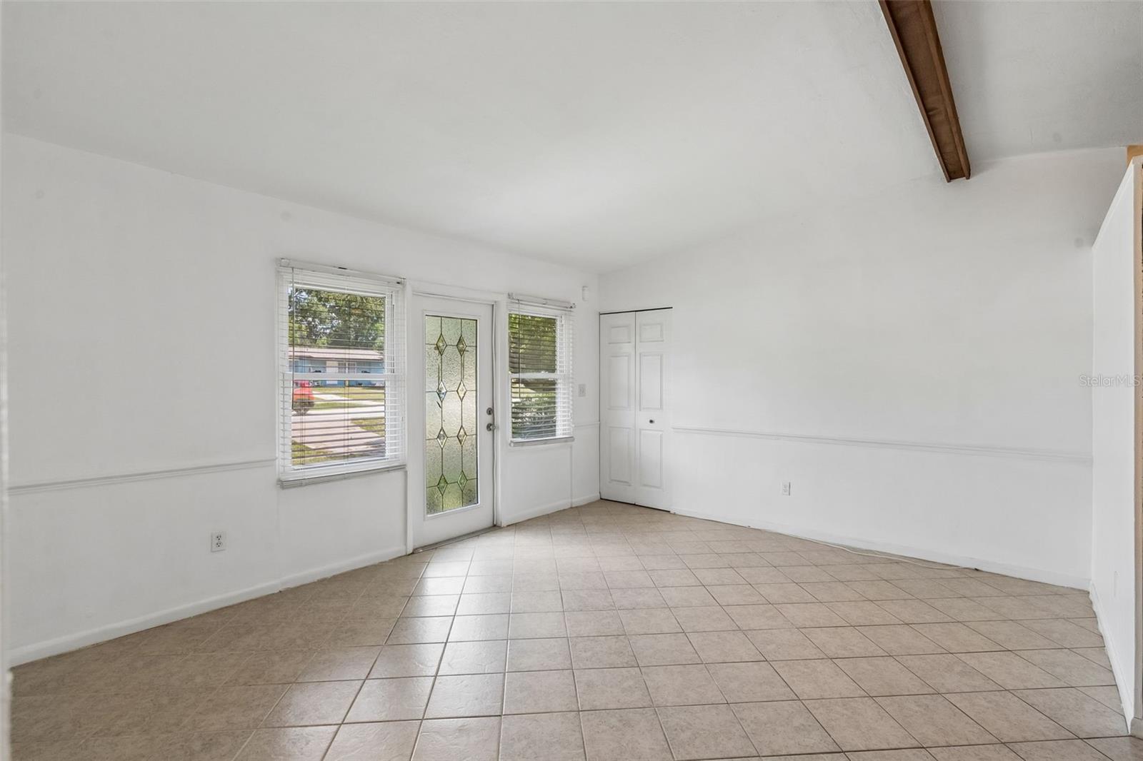 572 E NORMANDY BLVD — photo 10
