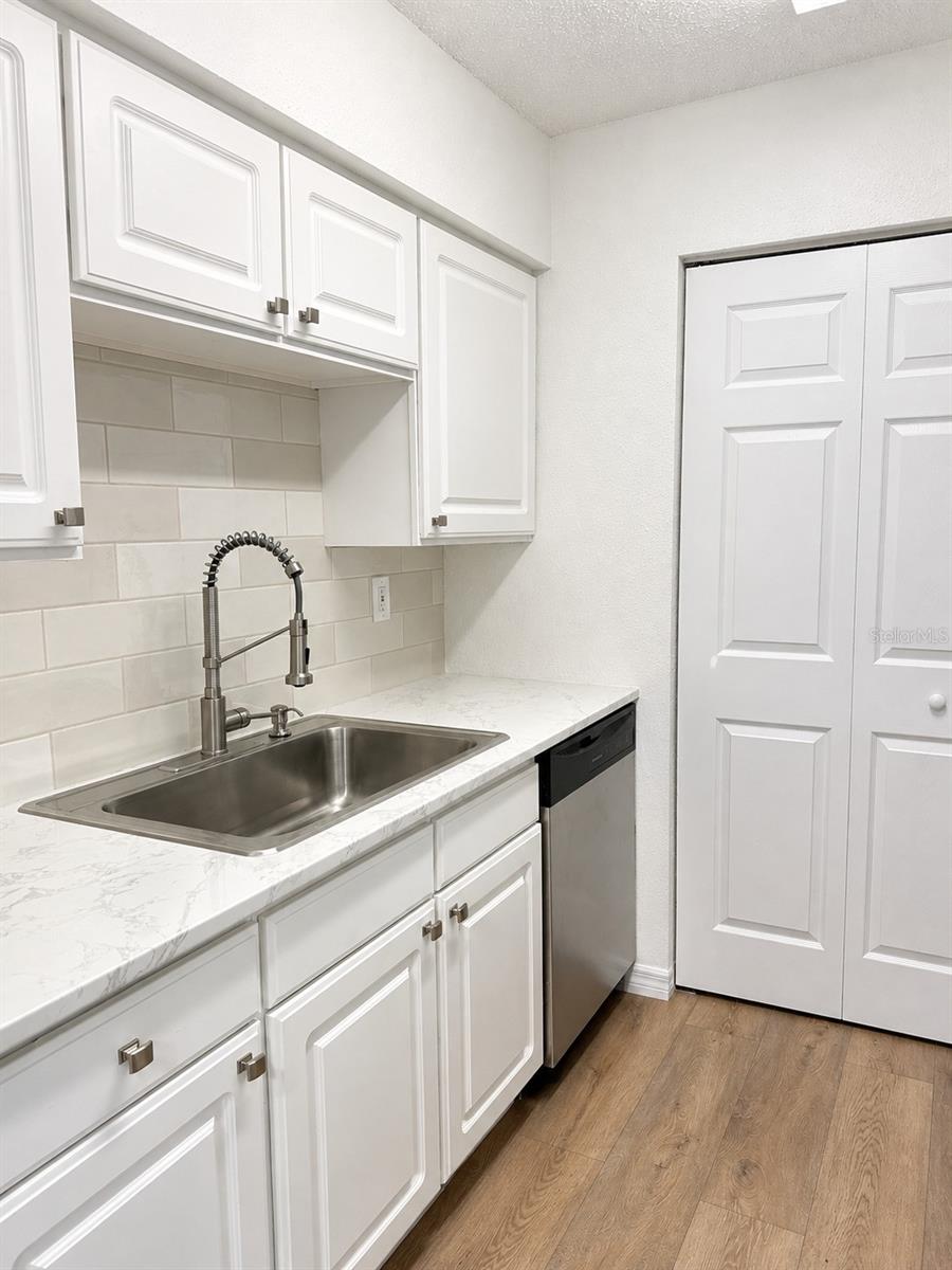 3732 IDLEBROOK CIR NW #100 — photo 12