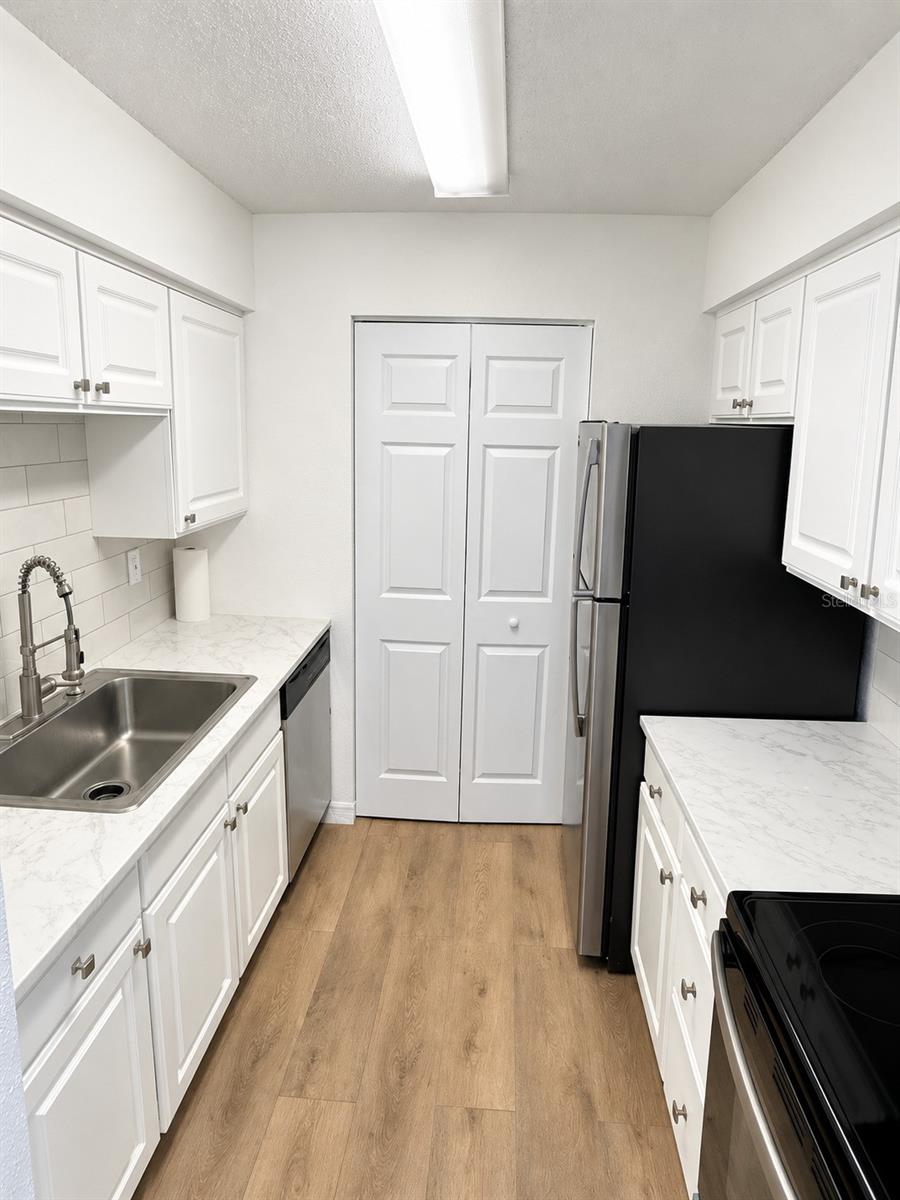 3732 IDLEBROOK CIR NW #100 — photo 7