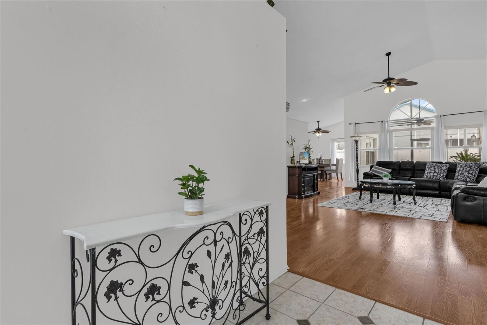 502 BRIGHTVIEW DR — photo 4