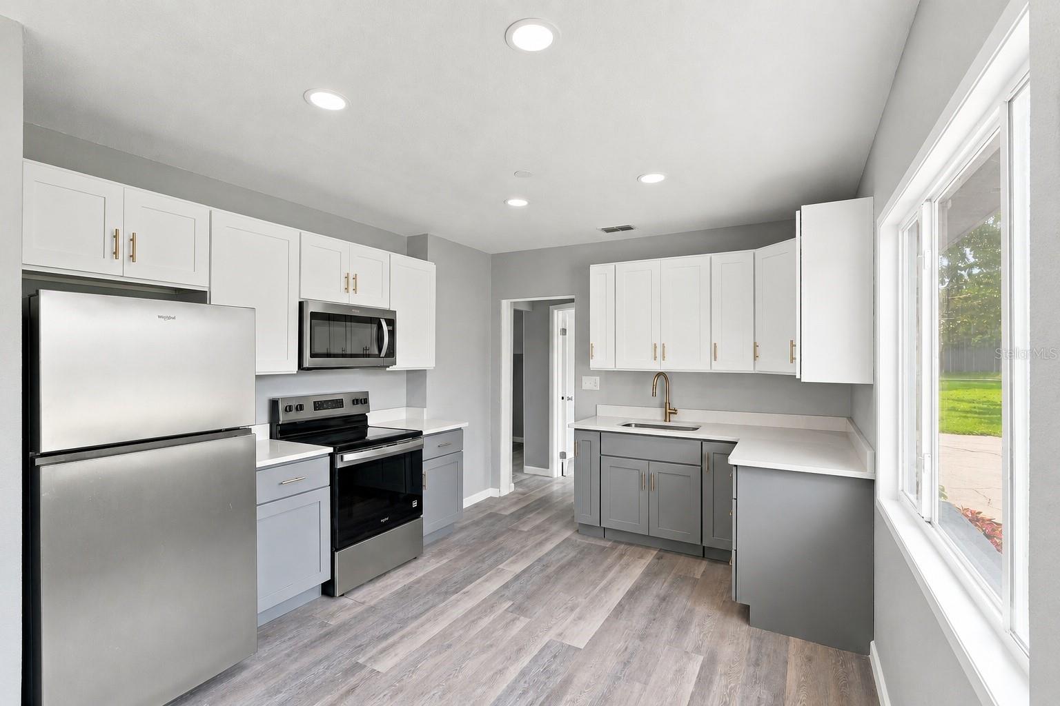 8 SMYRNA DR — photo 4