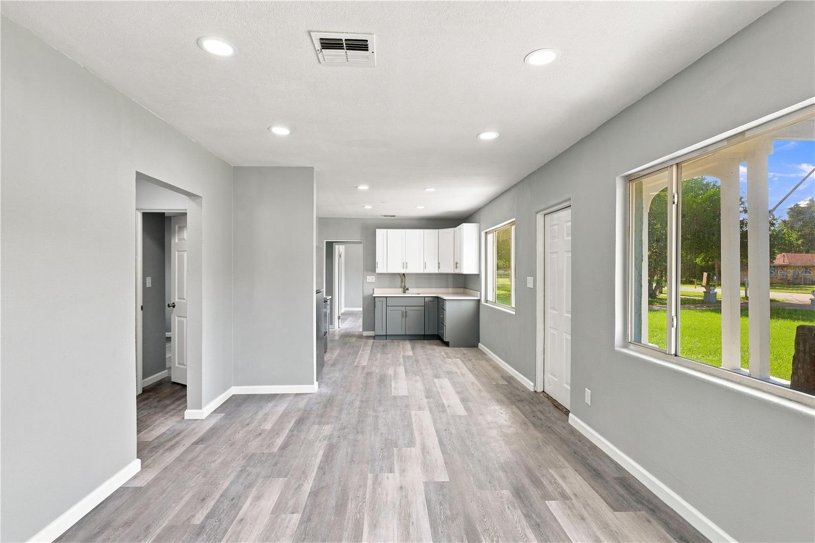8 SMYRNA DR — photo 5