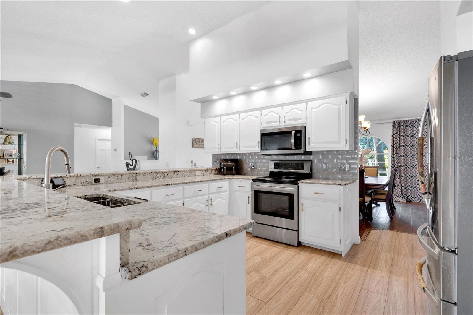 530 WHITECAP COVE CT — photo 9