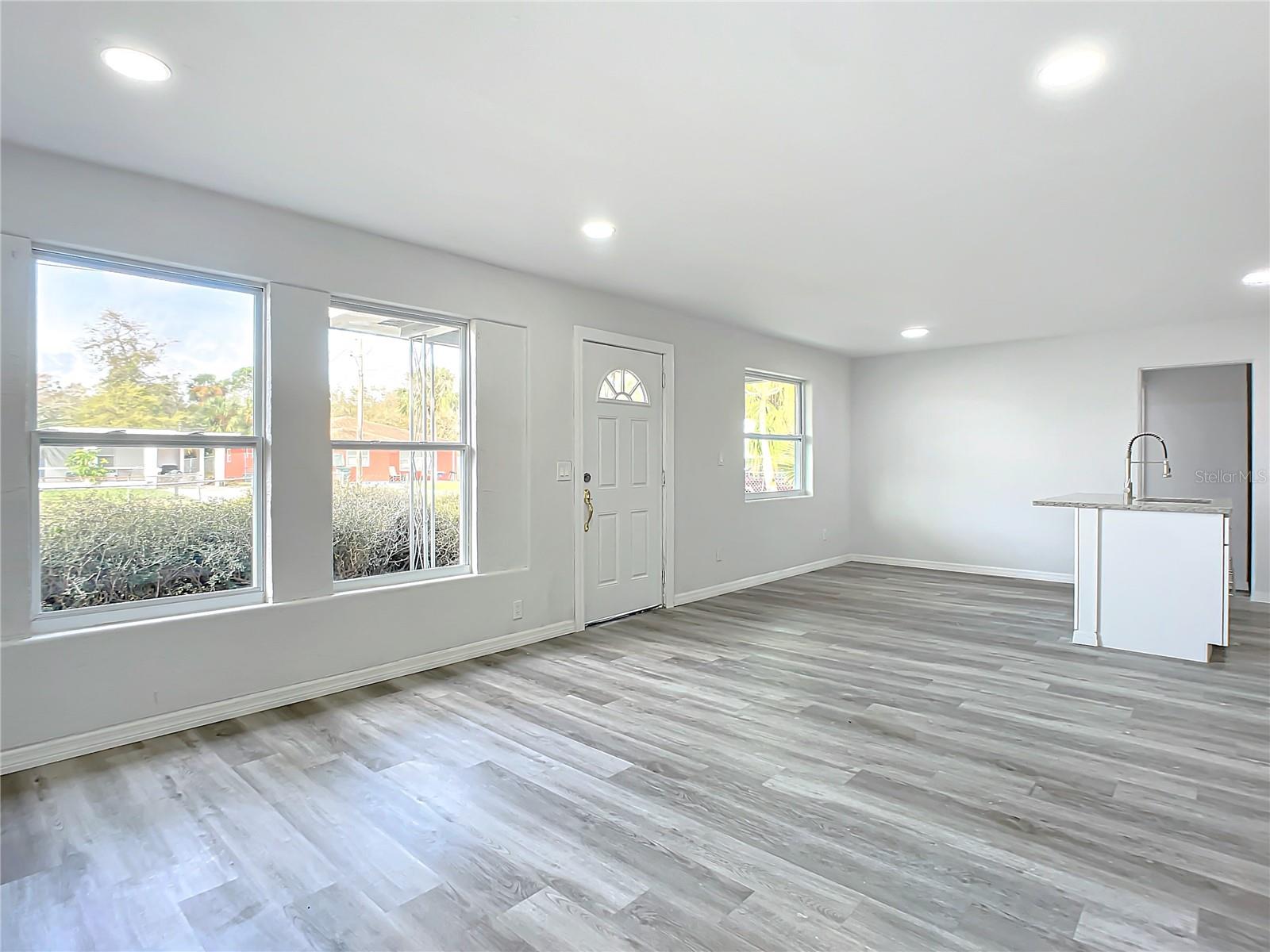 933 MARION ST — photo 6