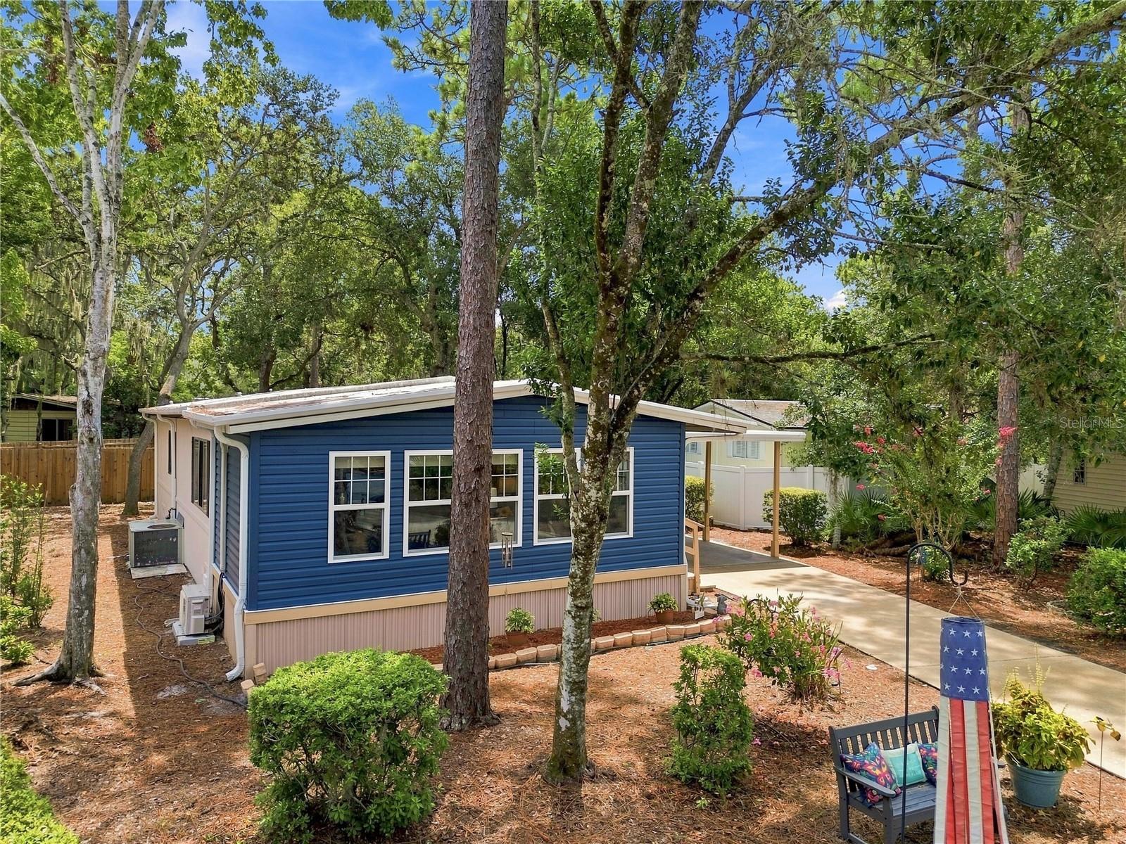552 PINE NEEDLE CT