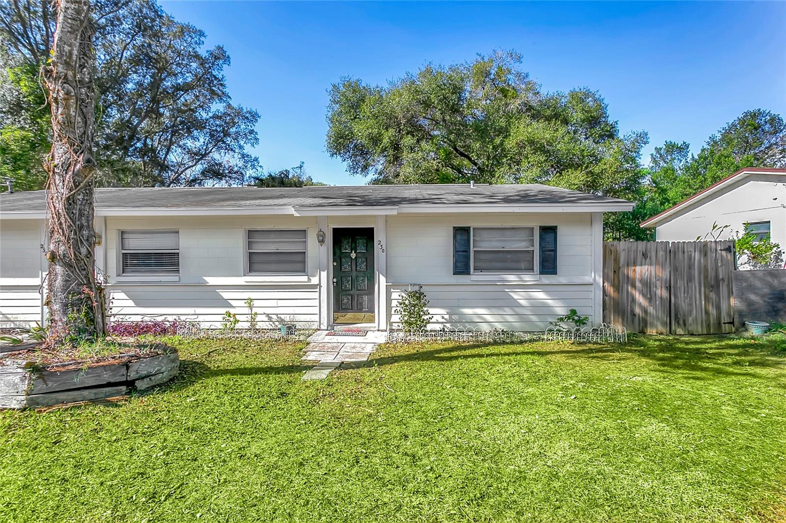 230 S 4TH ST