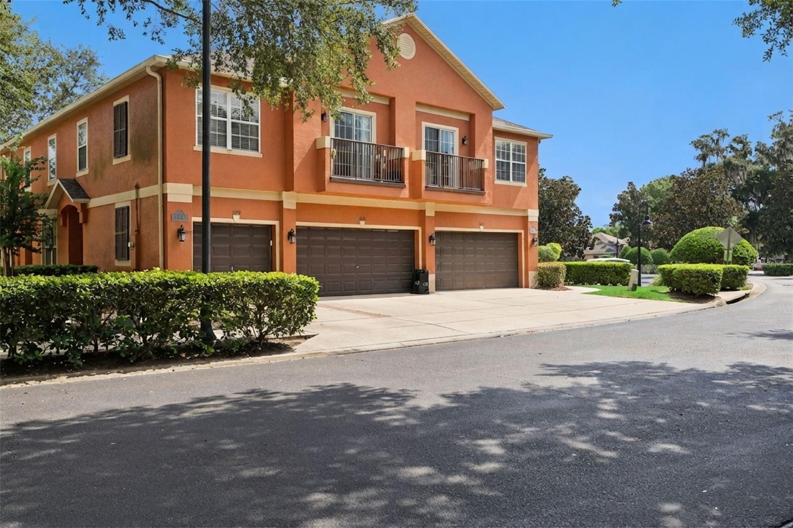 1610 PINE OAK TRL — photo 2