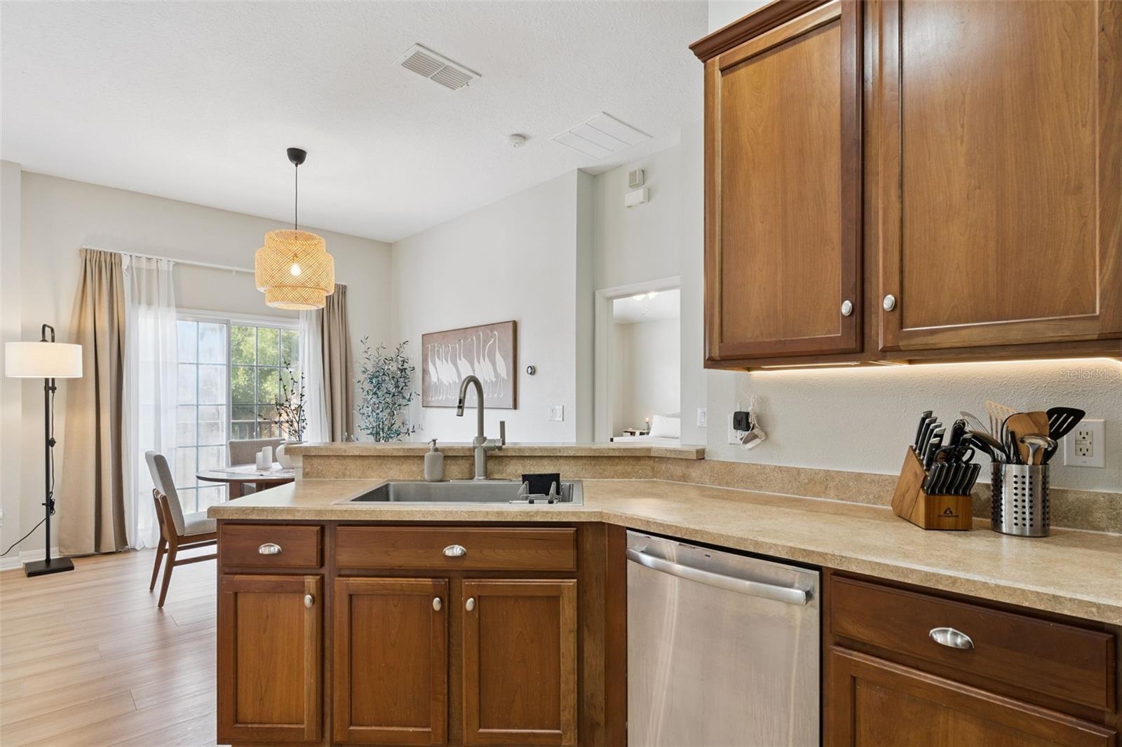 1610 PINE OAK TRL — photo 12