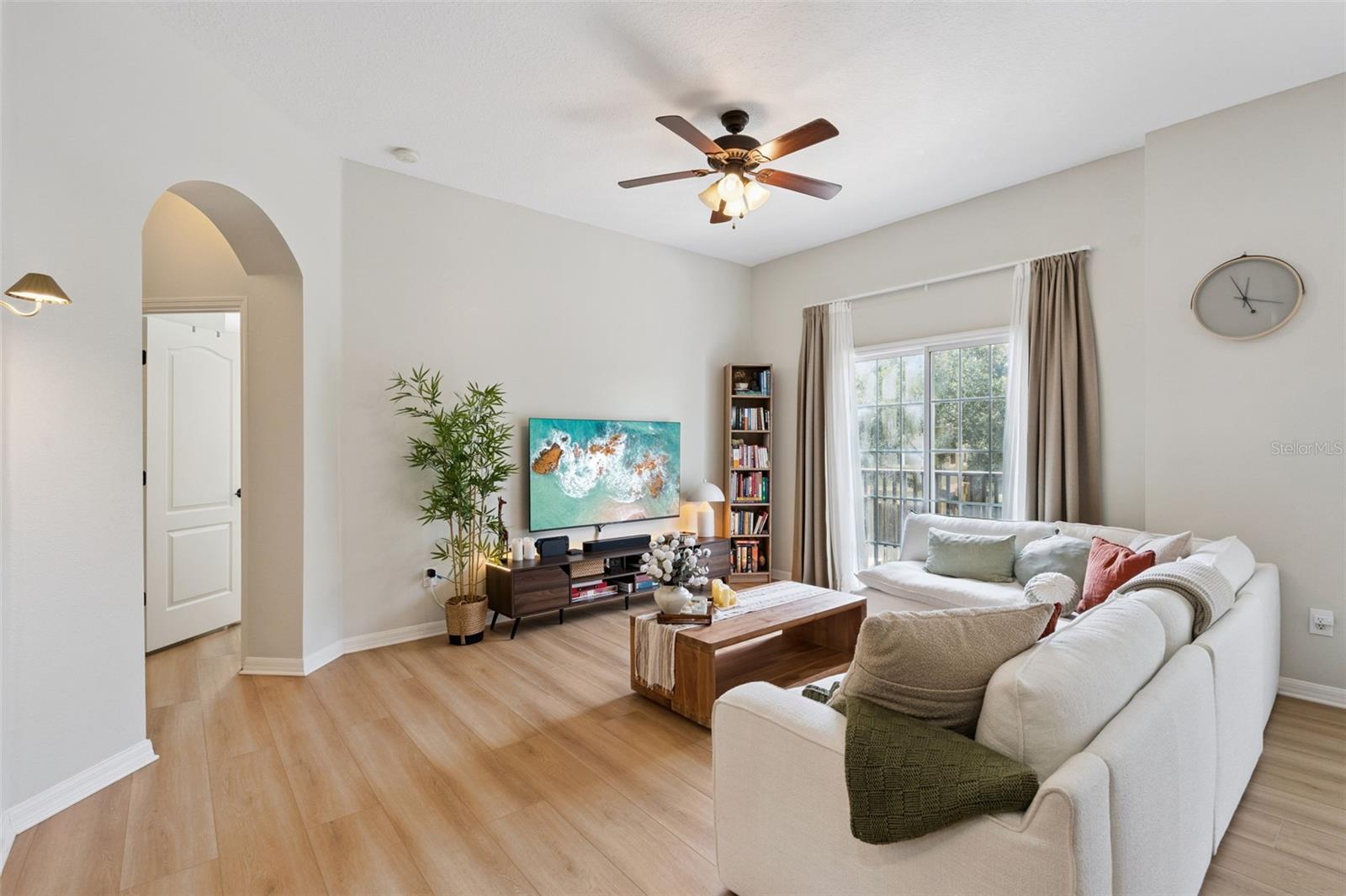 1610 PINE OAK TRL — photo 4
