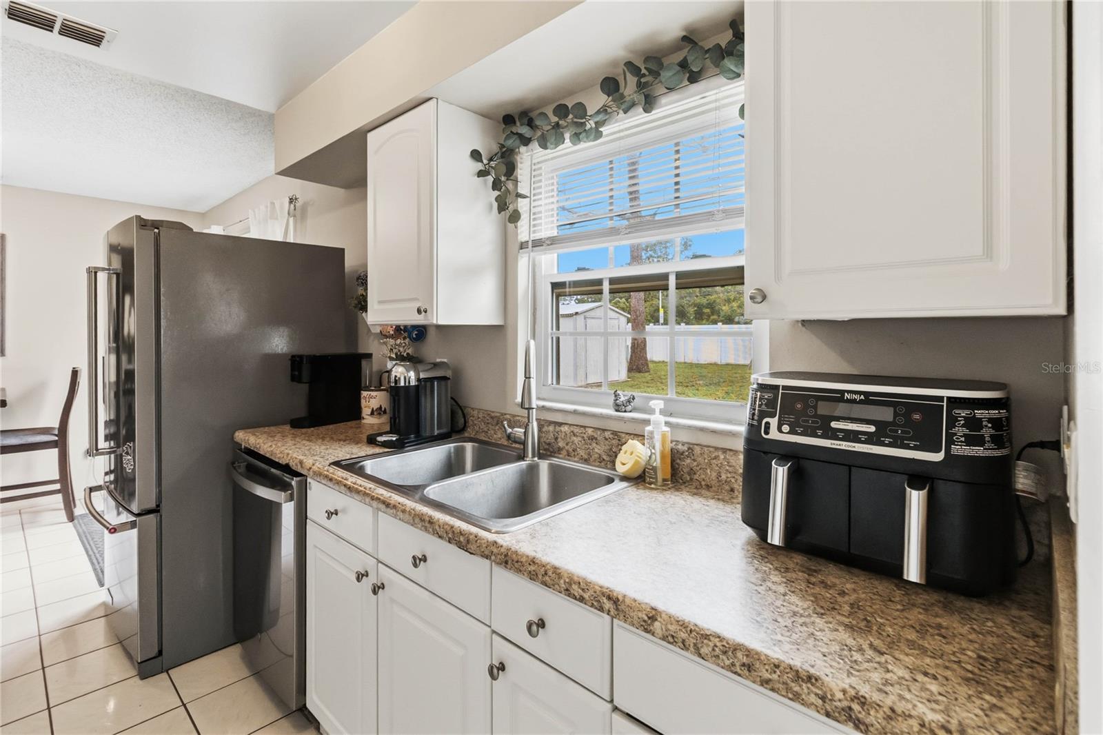 2948 COLORADO AVE — photo 4