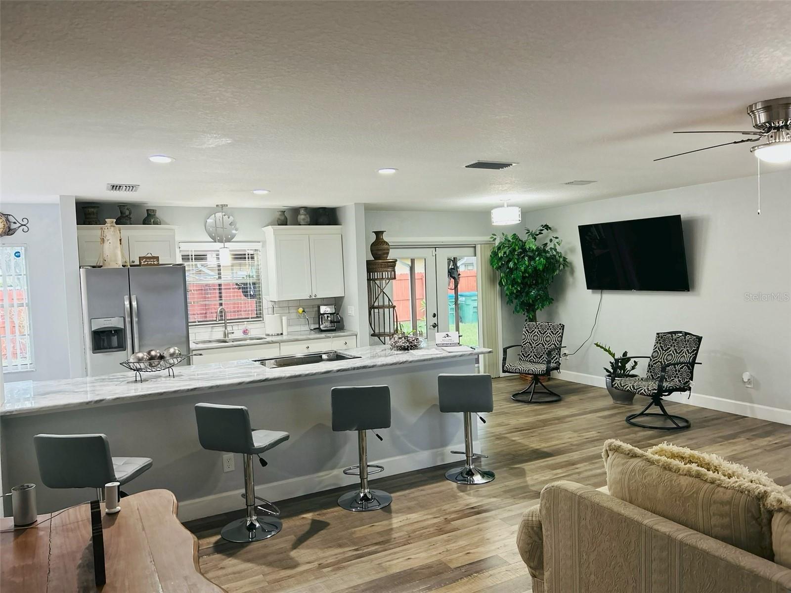 1643 SAXON BLVD — photo 4