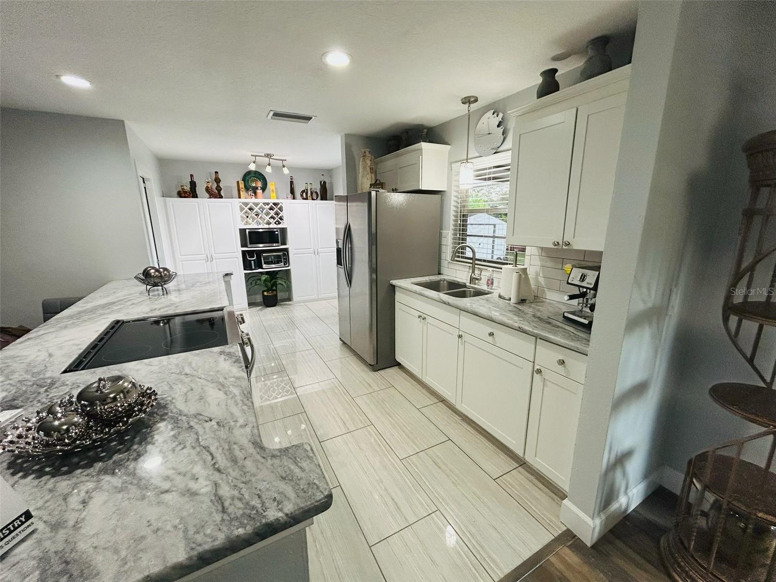 1643 SAXON BLVD — photo 5