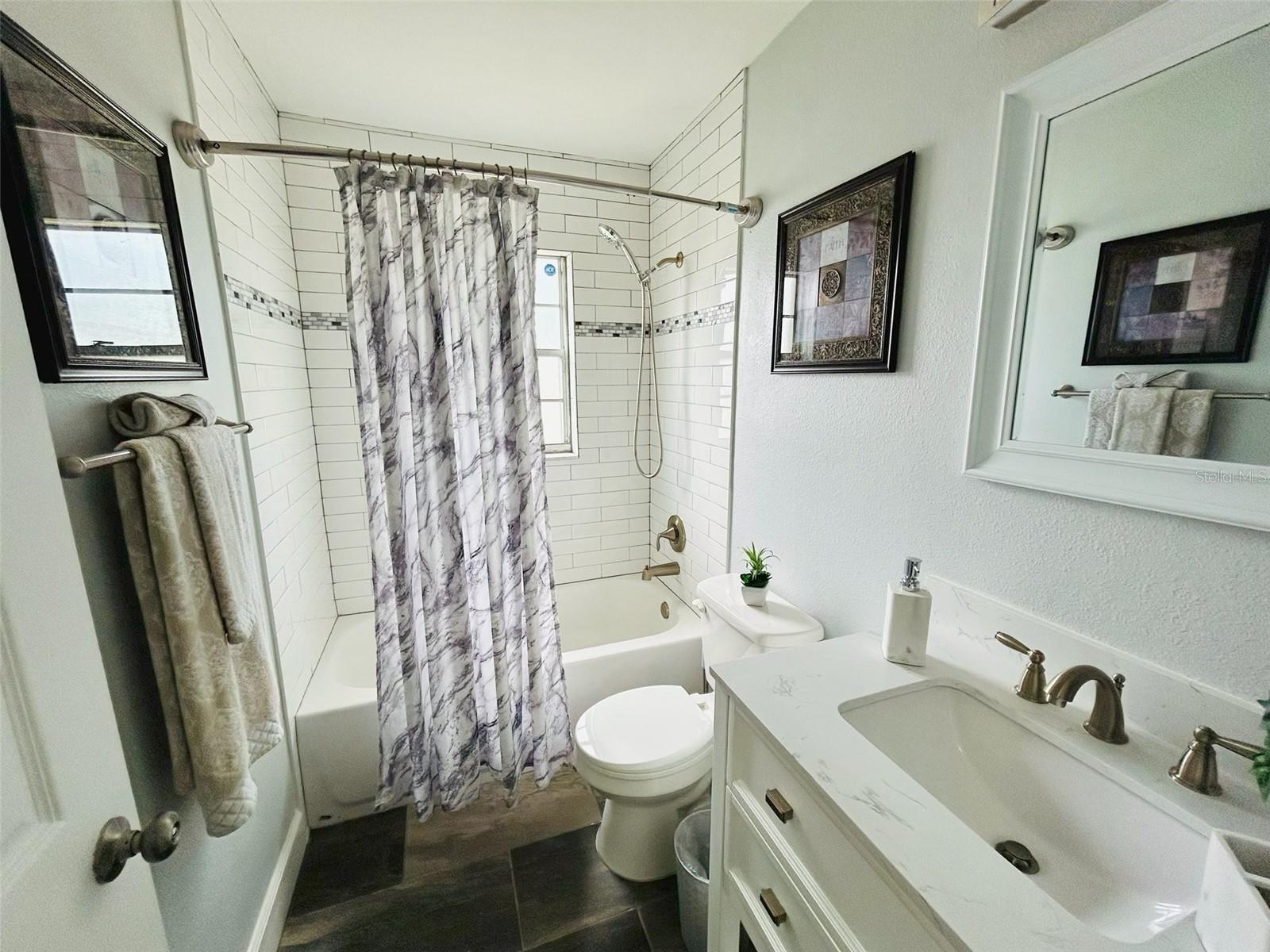 1643 SAXON BLVD — photo 7