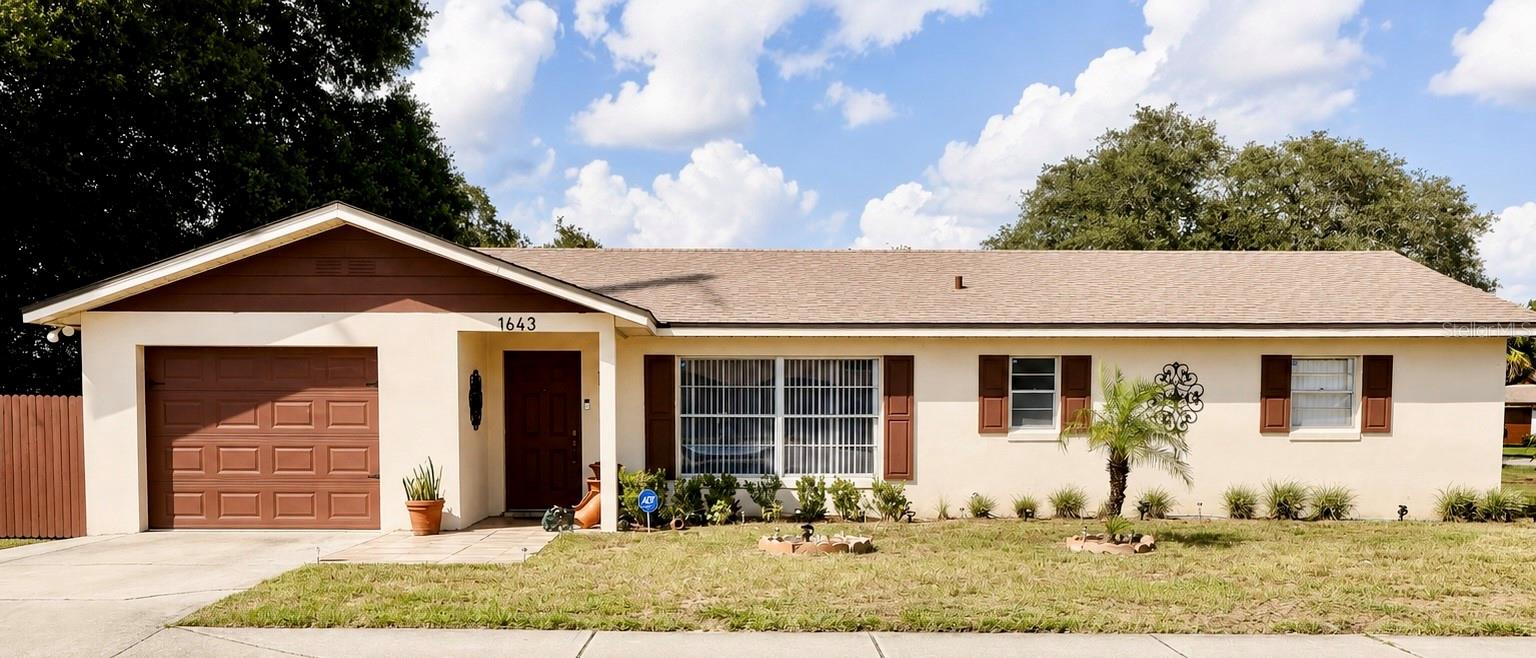 1643 SAXON BLVD